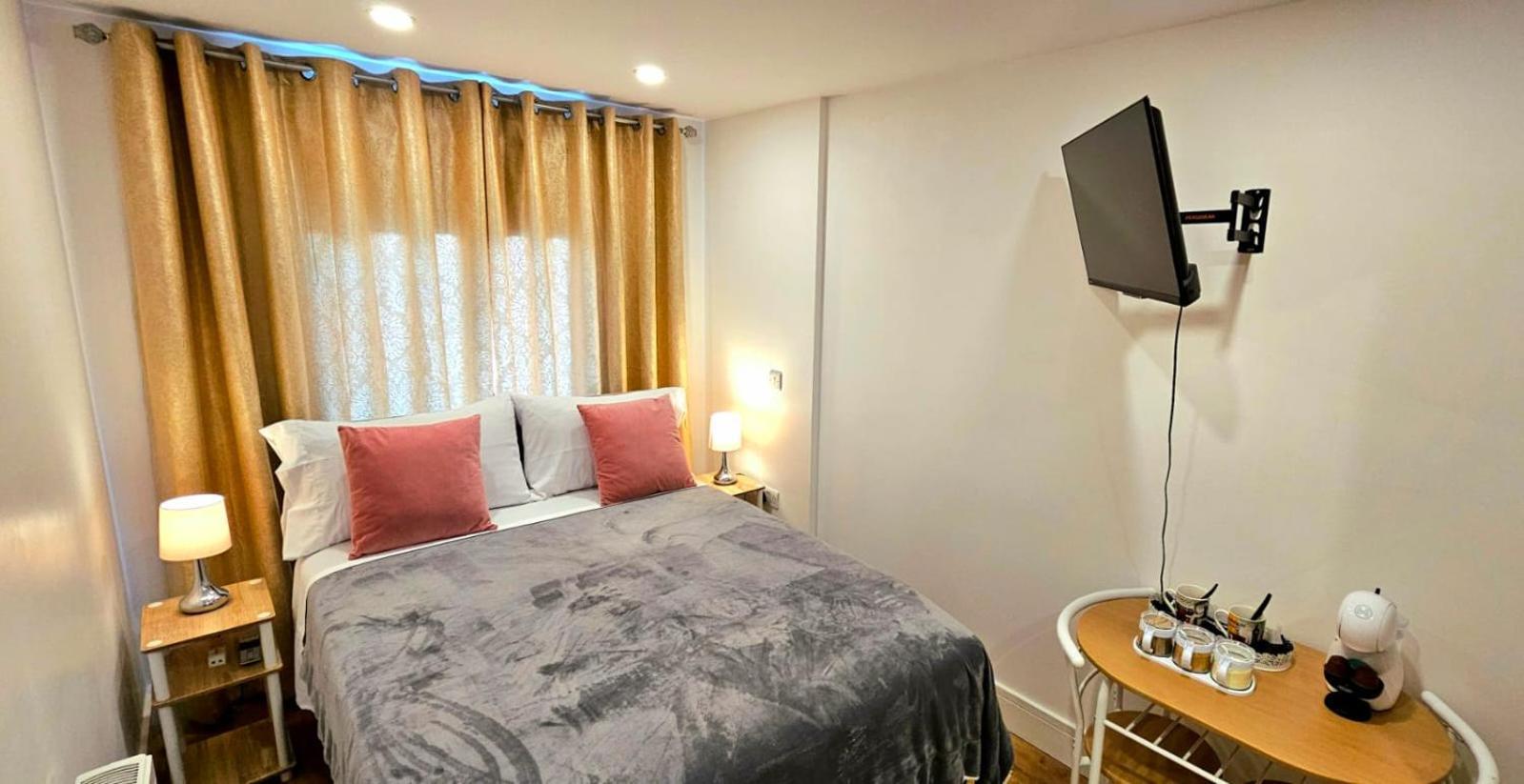 Claire Double Room London Bagian luar foto
